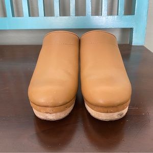 Loft leather clogs size 7.5 fit like a 7